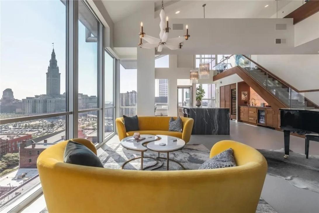 Apartment Skyline Downtown Penthouse