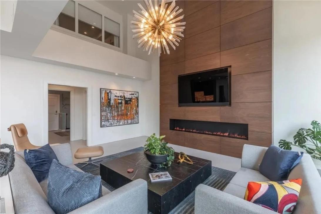 Skyline Downtown Penthouse Apartment *