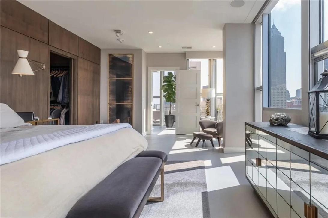 Skyline Downtown Penthouse